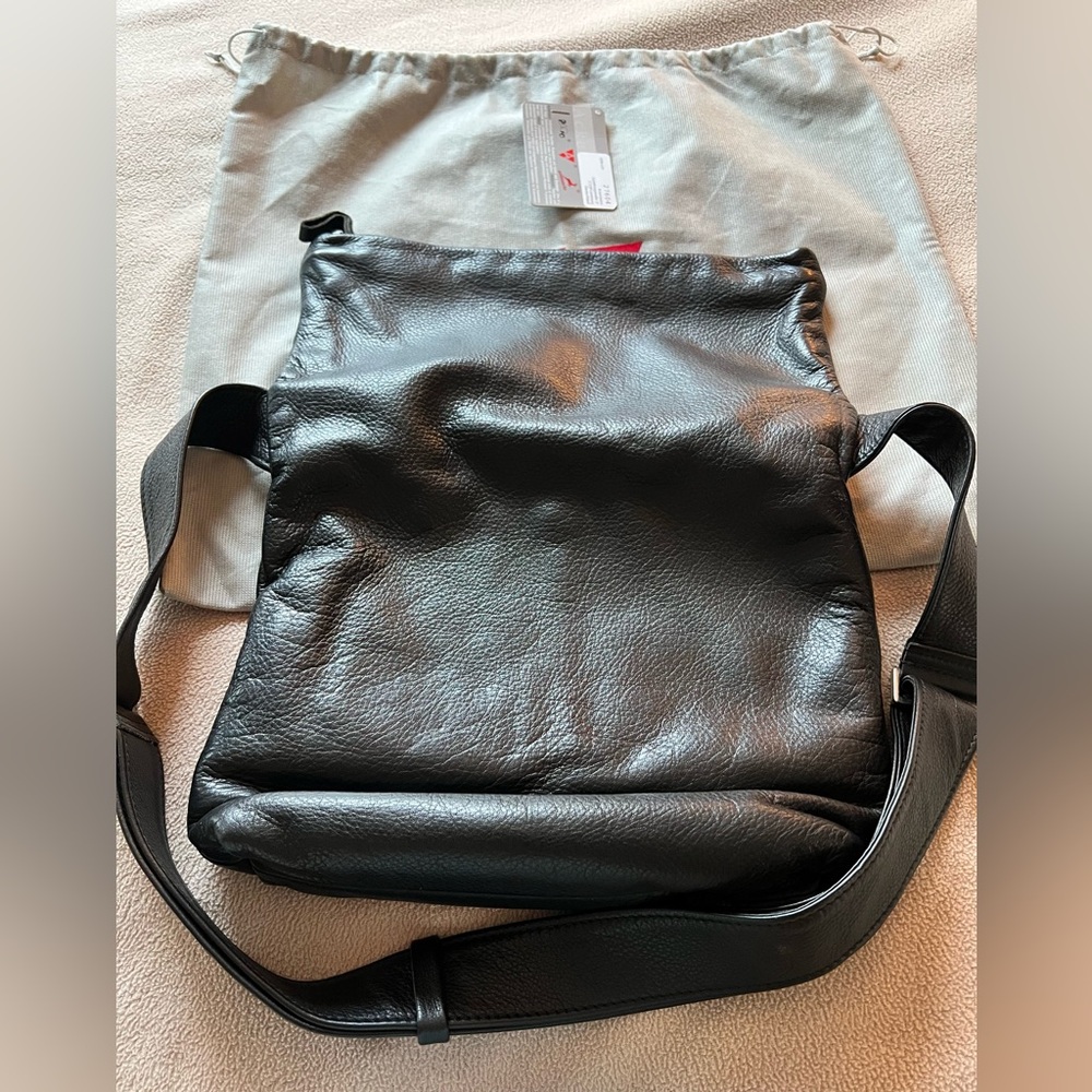 Ackermann Fold over London Leather Bag - Picture 4 of 15